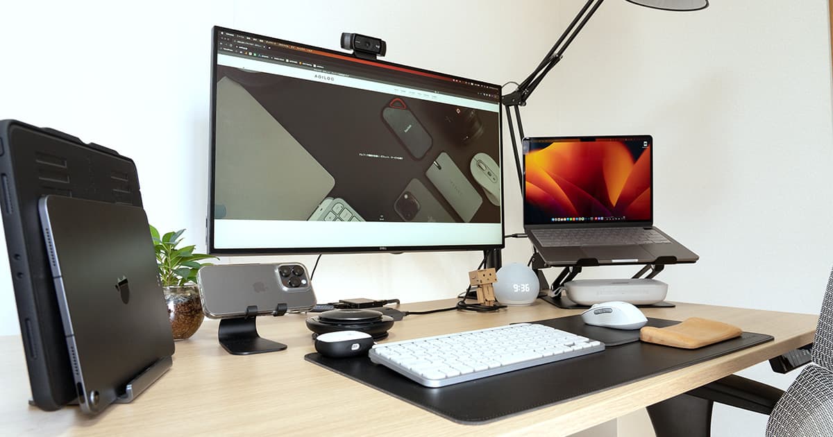 ウルトラワイドとApple製品の作業デスク