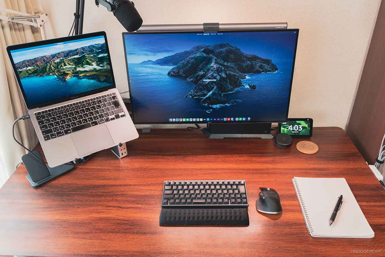 ウォールナット天板のMacBookデスク