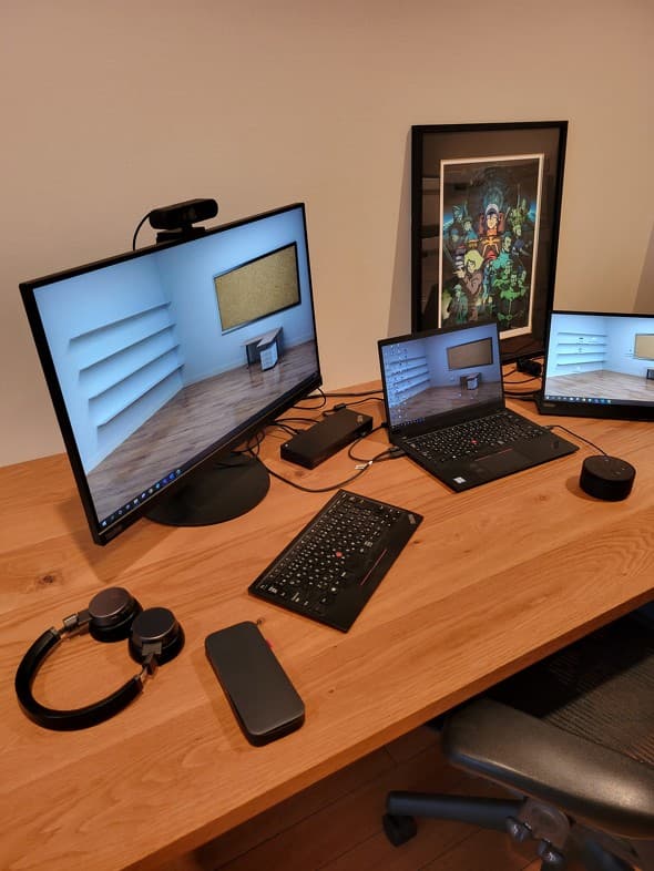 ThinkPad中心のデュアルモニターデスク