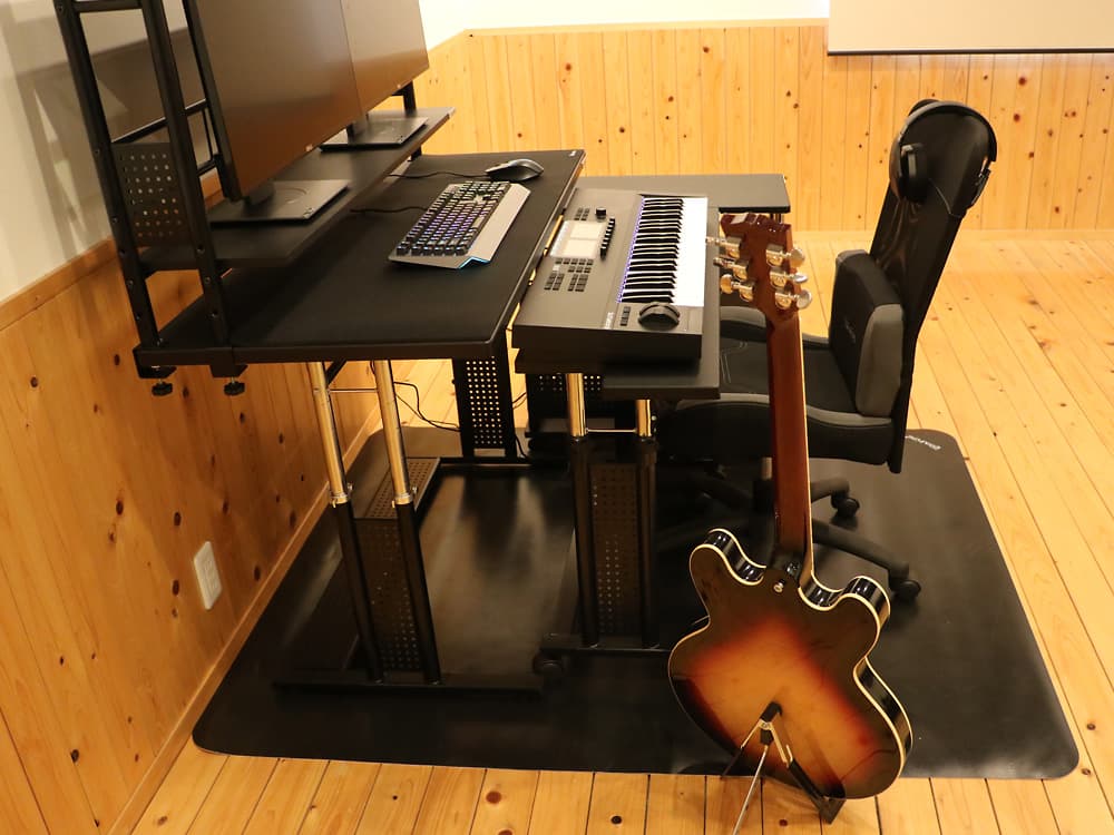 音楽制作もできる昇降ラックデスク